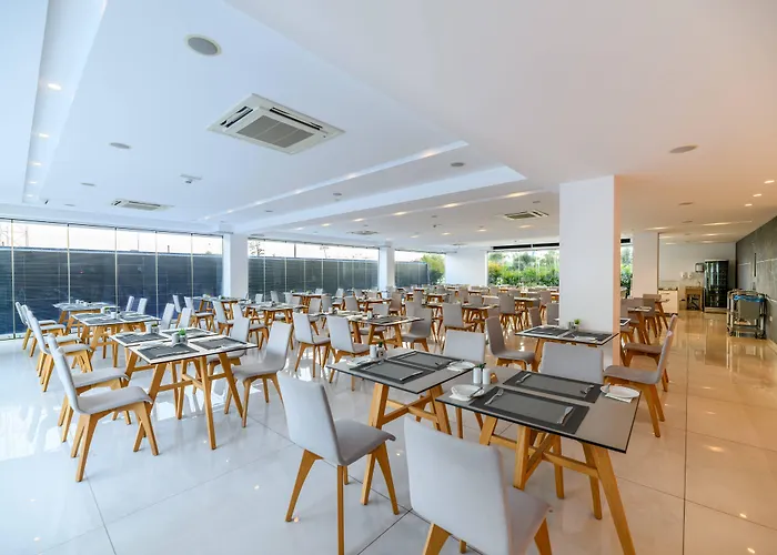 Seasons Hotel (Adults Only)